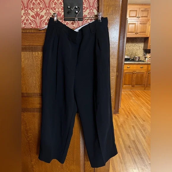 Aritzia Wilfred NWT Effortless Crop Pant Black women’s 14 - Picture 2 of 16